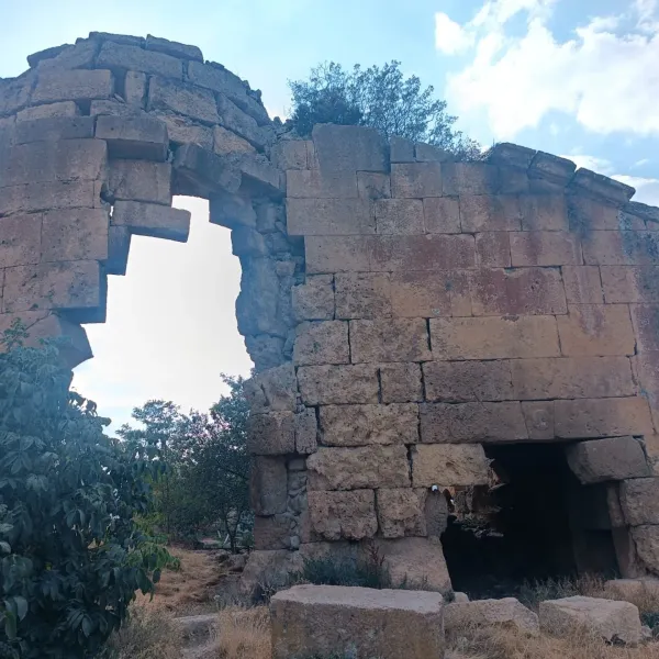 Mersin Dağpazarı Kilisesi: Mut'un Antik Kent Corapissus'undaki Arkeolojik Hazine