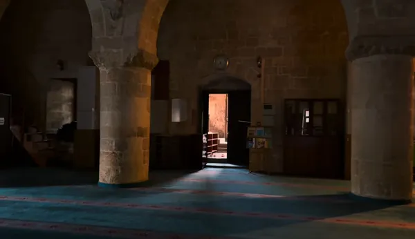 Mersin Tarsus Eski Cami: Tarsus'un İnanç Turizmi Hazinesi ve Kutsal Mekân Rehberi