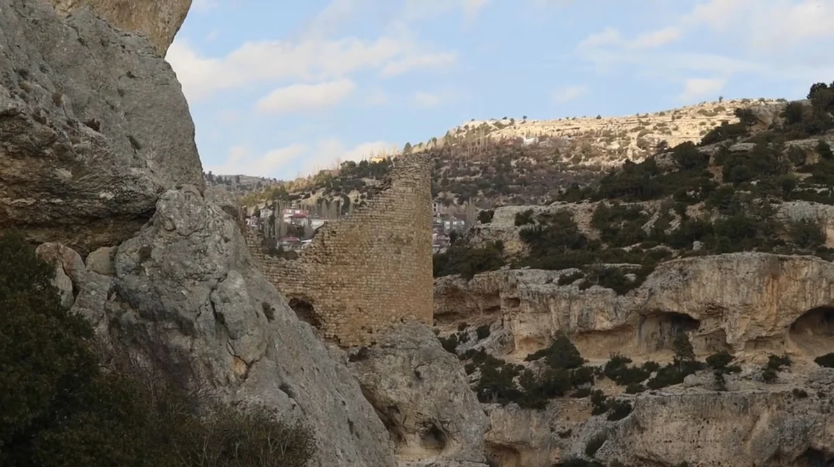 Mersin Mavga Kalesi: Mersin'in Selçuklu Döneminden Günümüze Uzanan Tarihi Kalesi
