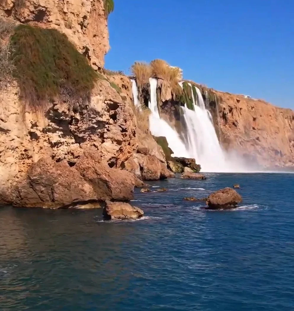 Antalya Aşağı Düden Şelalesi: Antalya'nın Akdeniz'e Dökülen Doğa Harikası Rehberi
