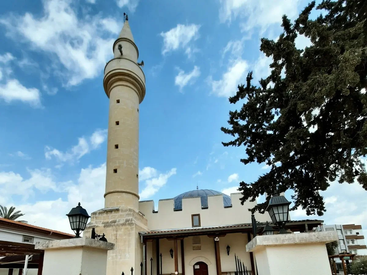 Mersin Sultan Alaeddin Camii: Anamur'un En Eski İnanç Merkezi Rehberi