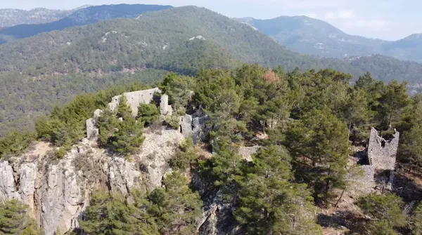 Mersin Yelbiz Kalesi: Bozyazı'nın Gizli Hazinesi Doğa ve Kültür Rehberi