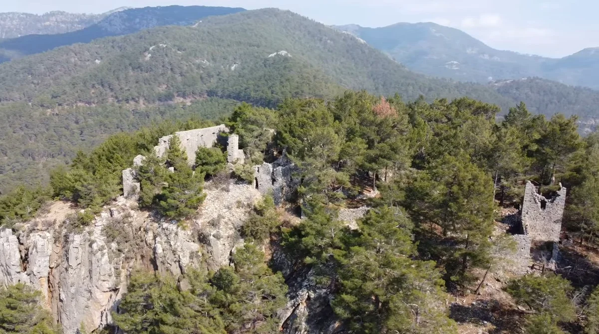Mersin Yelbiz Kalesi: Bozyazı'nın Gizli Hazinesi Doğa ve Kültür Rehberi