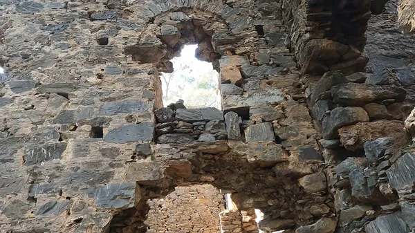 Mersin Yelbiz Kalesi: Bozyazı'nın Gizli Hazinesi Doğa ve Kültür Rehberi