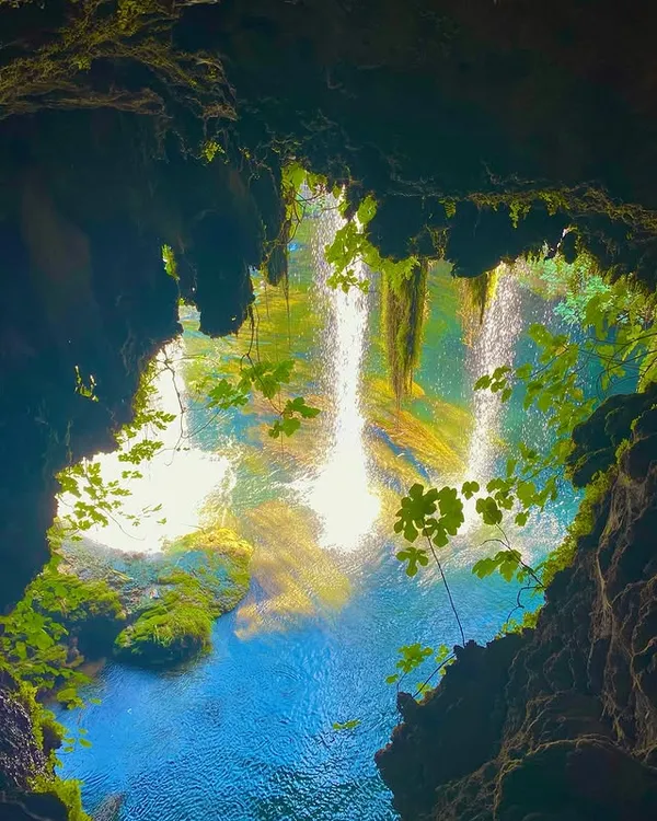 Antalya Yukarı Düden Şelalesi: Antalya'nın Kutsal Sularla Buluştuğu Manevi Merkezi