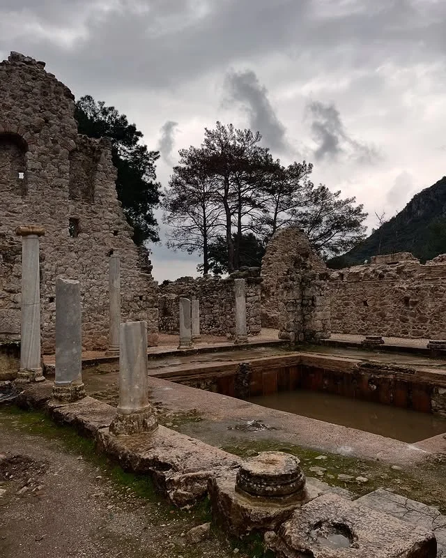 Antalya Olympos Antik Kenti: Kumluca'nın Sönmeyen Ateşler Diyarında Arkeolojik Keşifler