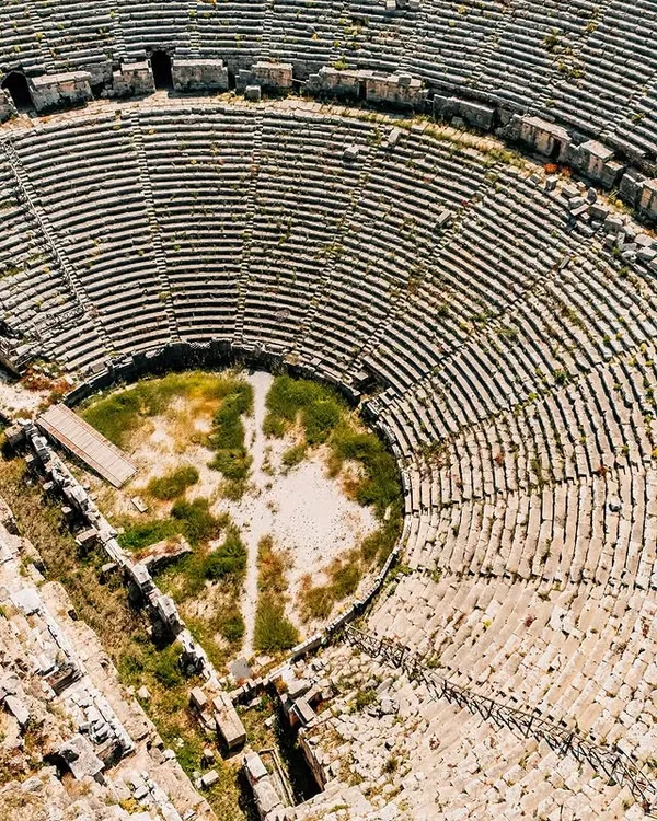 Antalya Perge Antik Kenti: Hıristiyanlığın İlk Yayılım Merkezlerinden Kutsal Bir Destinasyon