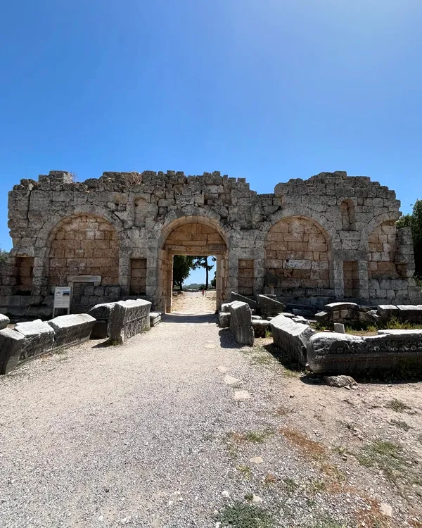 Antalya Perge Antik Kenti: Hıristiyanlığın İlk Yayılım Merkezlerinden Kutsal Bir Destinasyon