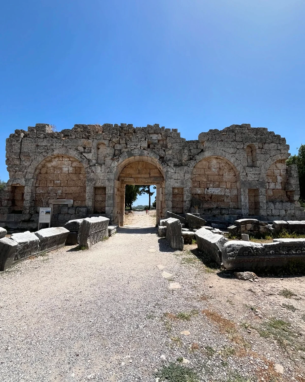 Antalya Perge Antik Kenti: Antalya'nın En İhtişamlı Roma Dönemi Hazinesi Rehberi
