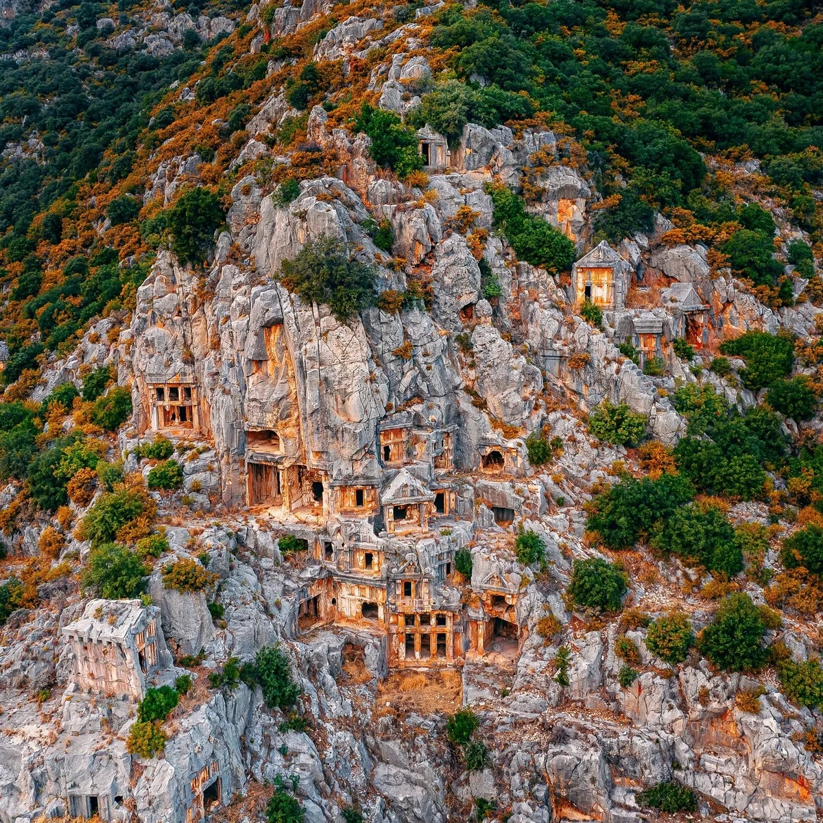 Antalya Myra Antik Kenti: Demre'nin Efsanevi Likya Hazinesi Rehberi