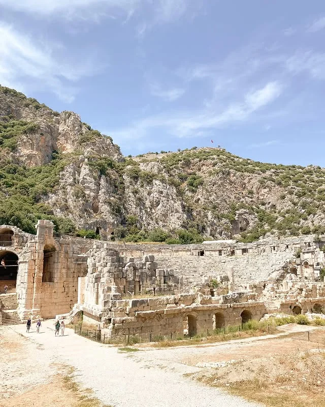 Antalya Myra Antik Kenti: Demre'nin Kutsal Mirası ve İnanç Turizmi Merkezi