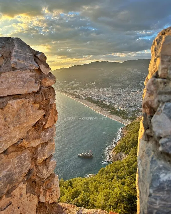 Antalya Alanya Kalesi: Akdeniz'in Selçuklu Sanat Hazinesi