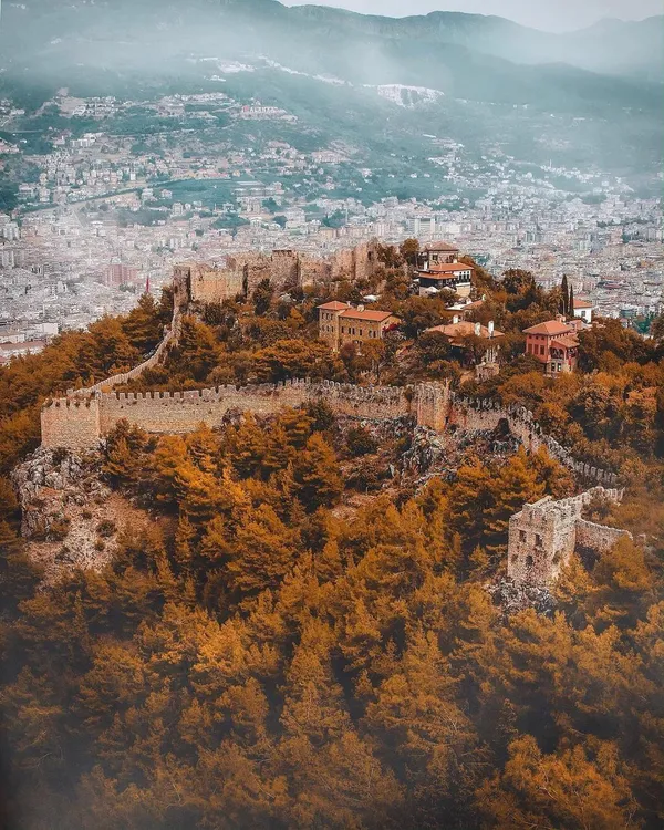 Antalya Alanya Kalesi: Akdeniz'in Selçuklu Sanat Hazinesi
