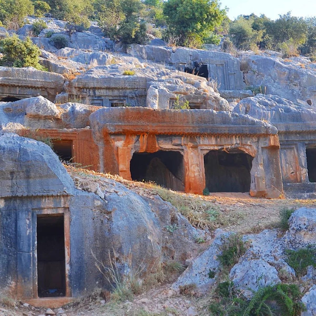Antalya Limyra Antik Kenti: 400 Kaya Mezarlı Likya