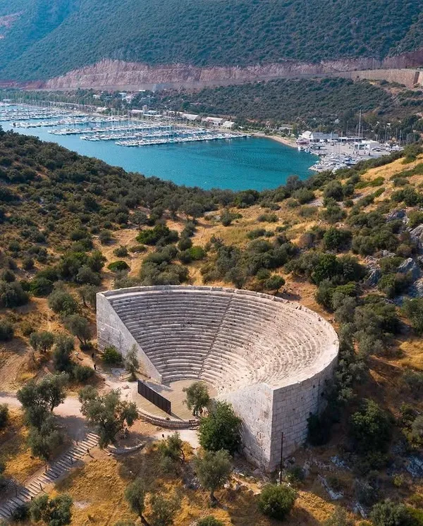 Antalya Antiphellos Antik Kenti: Kaş'ın Kutsal Piskoposluk Merkezi