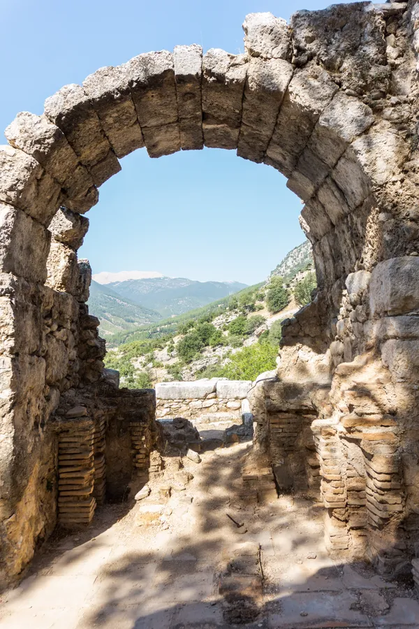 Antalya Arykanda Antik Kenti: Finike'nın Teraslar Üzerindeki Mimari Şaheseri