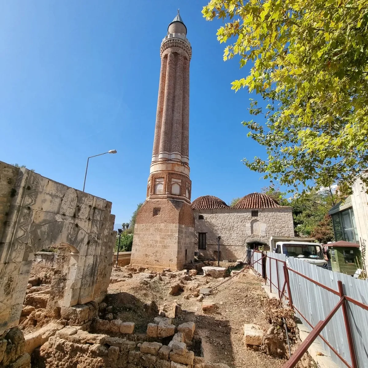 Antalya Yivli Minare Camii: Muratpaşa'nın Selçuklu Mimari Şaheseri