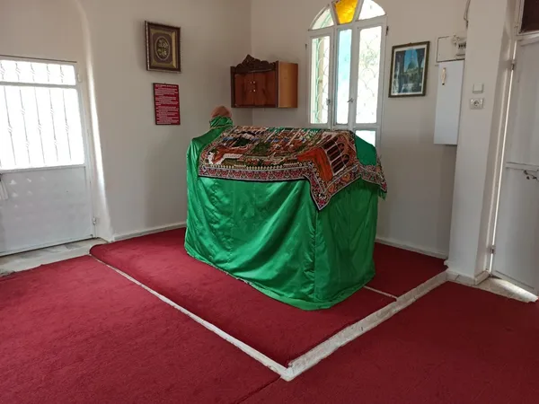 Kilis Şeyh Mansur Türbesi: Merkez'in Sahabe Hatırası ve Maneviyat Durağı