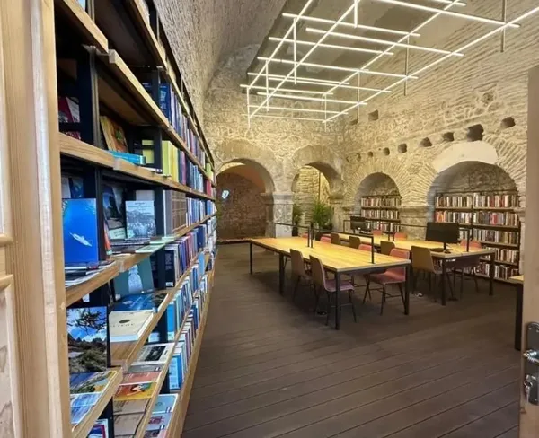 Side Turizm Ve Seyahat Kütüphanesi