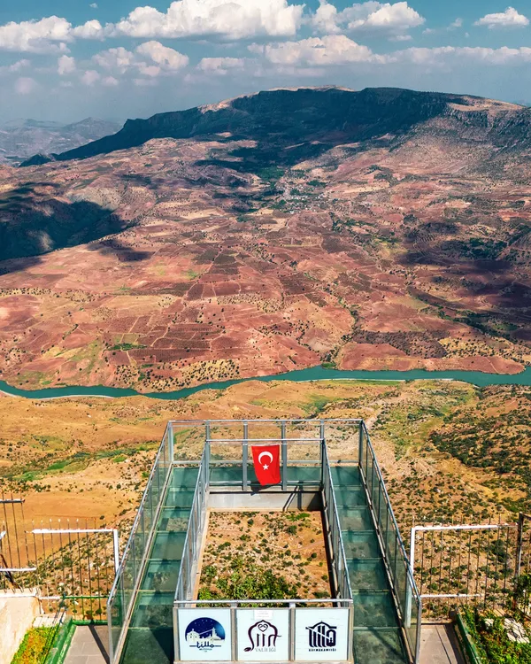 Siirt Tillo Kalesi Cam Seyir Terası: Osmanlı Mirasında Modern Turizm Altyapısı