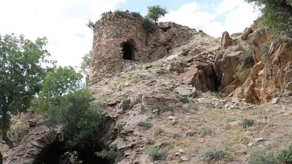 Siirt İrun Kalesi: Şirvan'ın Sarp Zirvelerindeki Tarihi Keşif Rotası