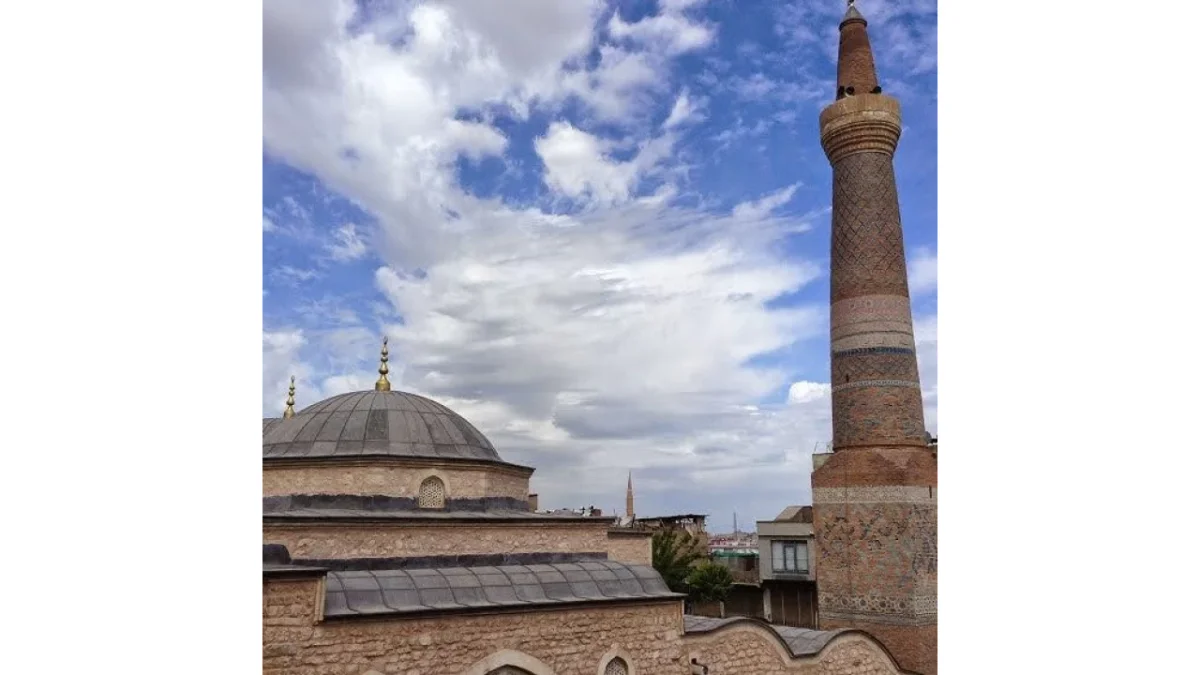 Siirt Cumhuriyet Camisi: Merkez'in 12. Yüzyıldan Günümüze Uzanan Selçuklu Mirası