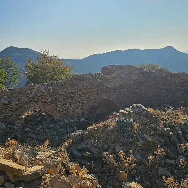 Siirt Derzin Kalesi: Baykan'ın Tarih Kokan Stratejik Zirvesi