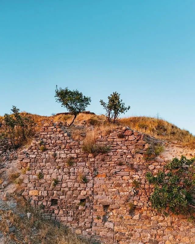 Siirt Derzin Kalesi: Baykan'ın Çok Katmanlı Arkeolojik Hazinesi