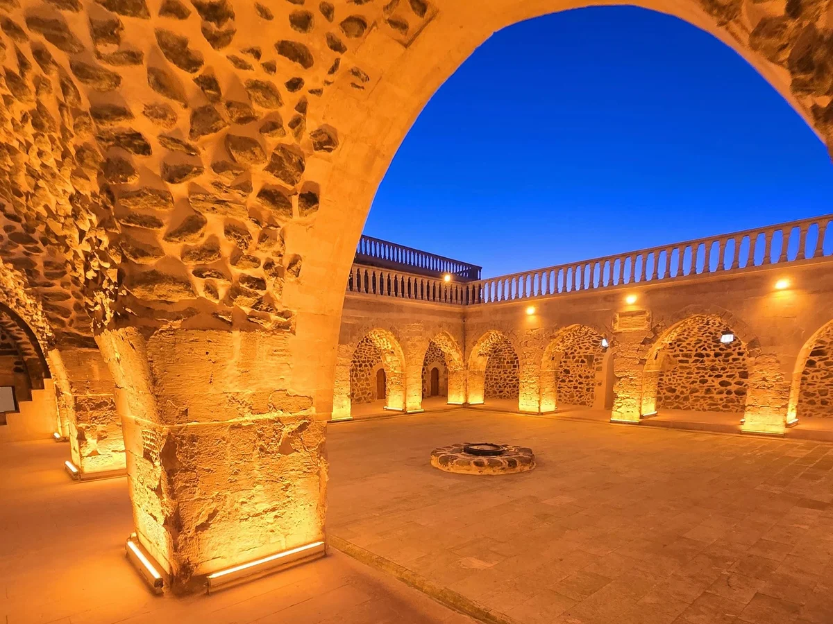 Batman Mor Kiryakus Manastırı: Beşiri'nin 5. Yüzyıldan Kalma Süryani Mirası