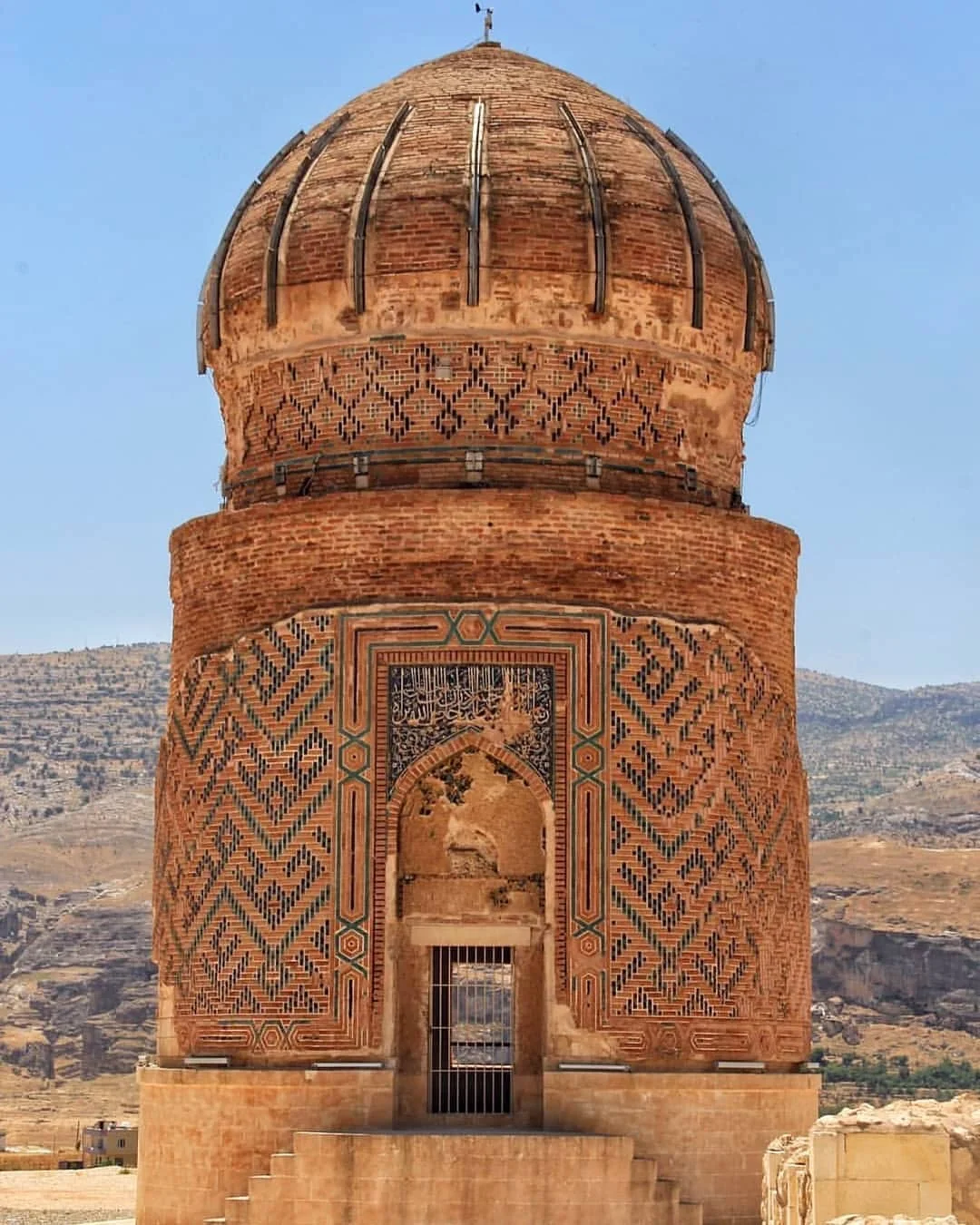 Batman Zeynel Bey Kümbeti: Hasankeyf'ın Manevi Mirası ve İnanç Turizmi Hazinesi