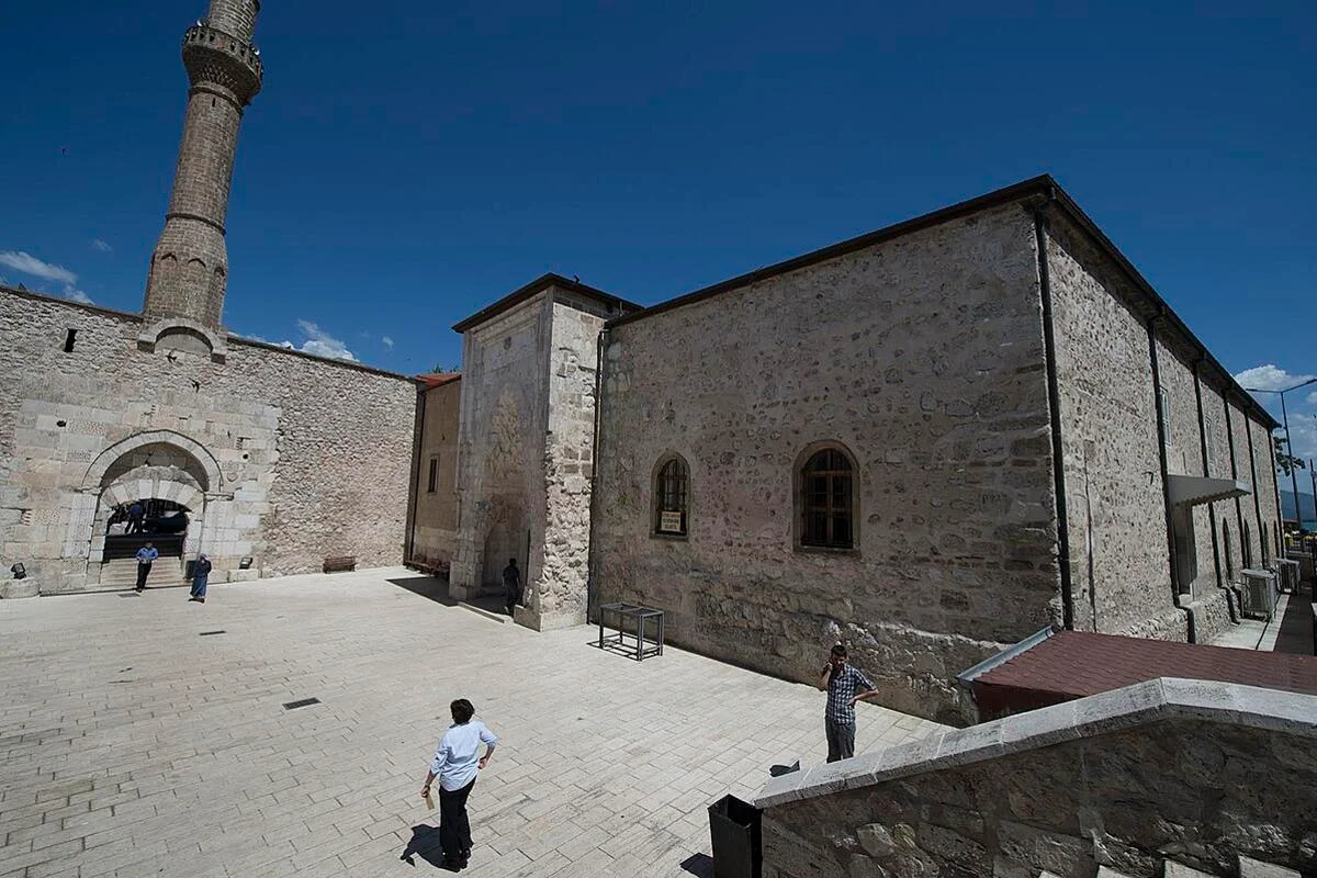 Batman Hızır Bey Camii: Kozluk'un Yüzyıllık Tarihi İncisi